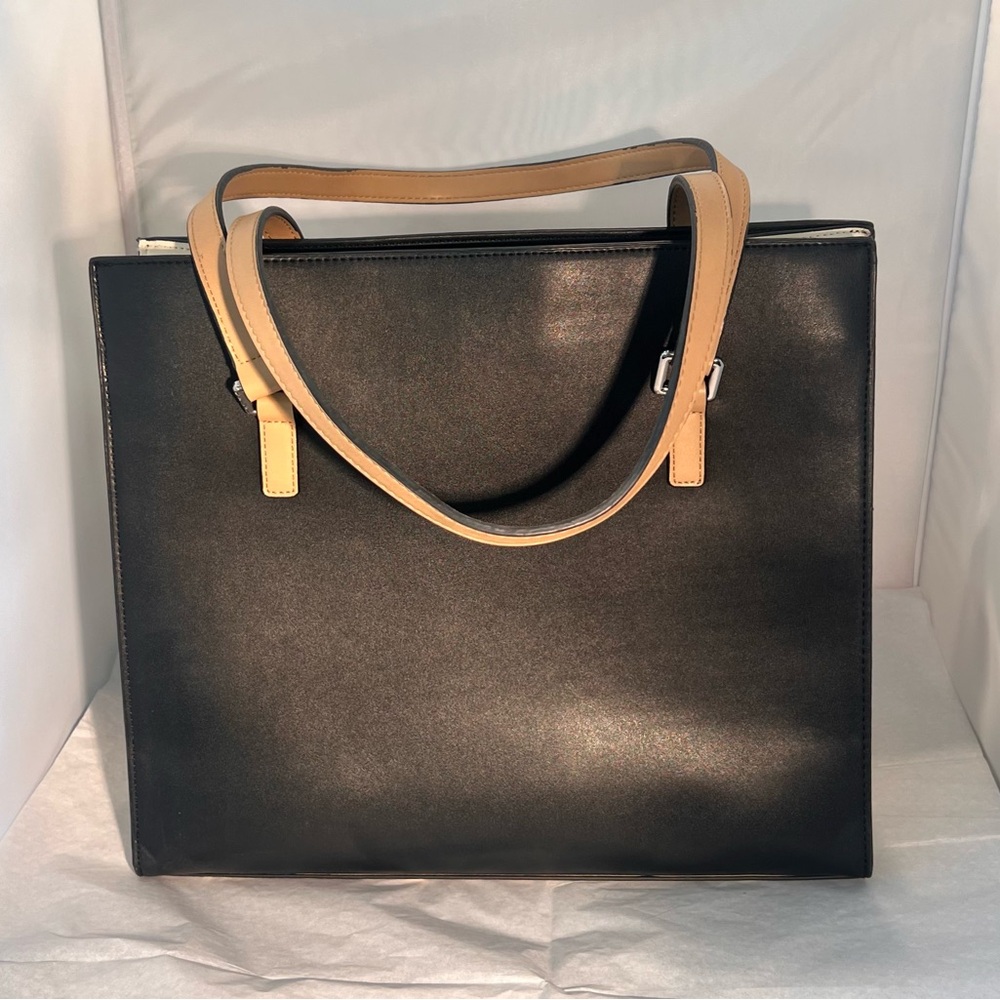 Calvin Klein Leo Smooth PU Novelty East/West Boxy Large Tote. NWT - Picture 5 of 8